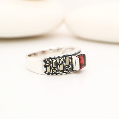Marcasite band with garnet in sterling silver