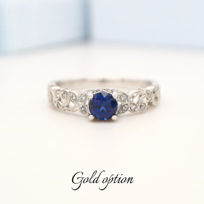 Sapphire solitaire ring with diamond in white gold with leaf pattern