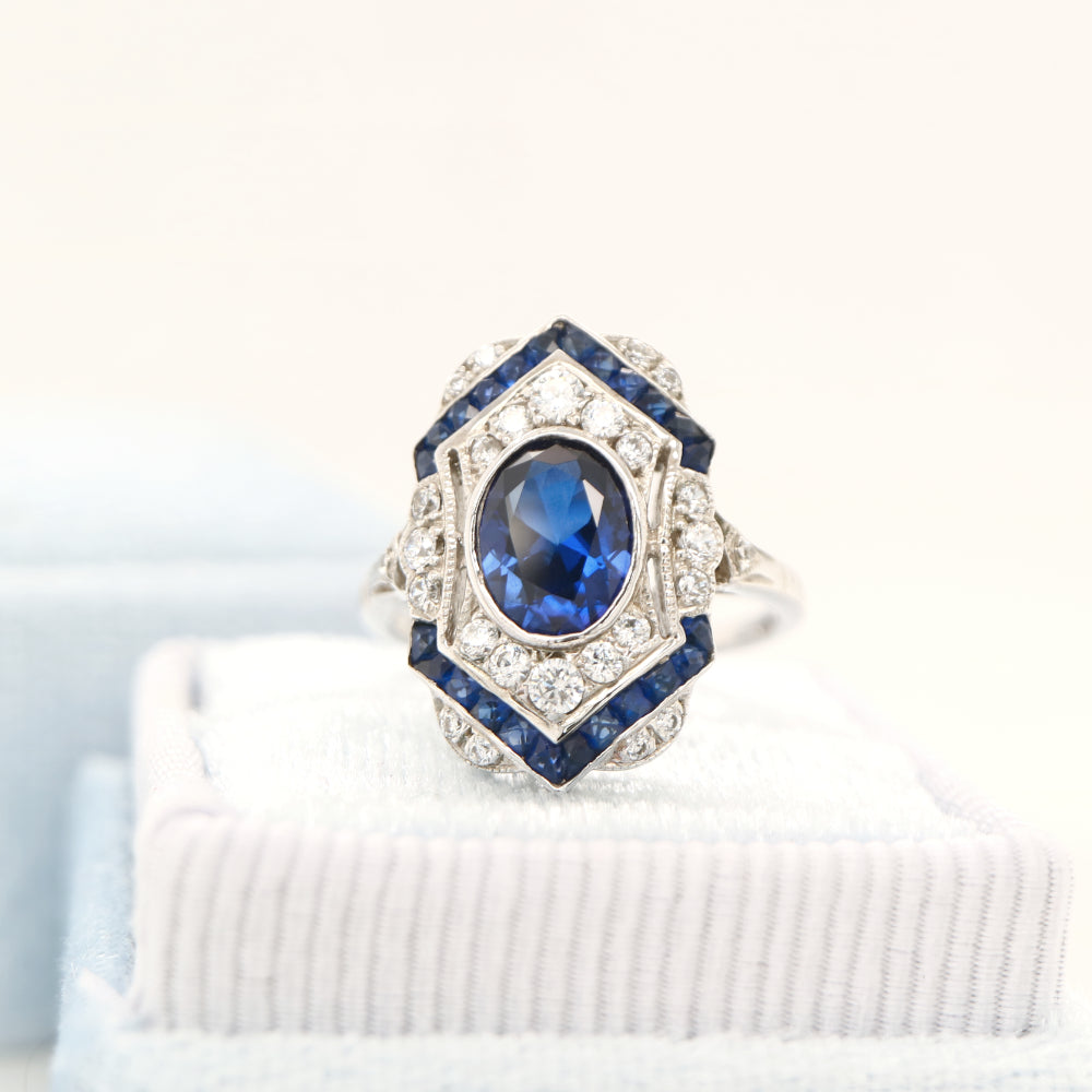Vintage shield ring in white gold with sapphire and diamonds