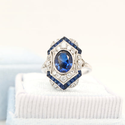 Vintage shield ring in white gold with sapphire and diamonds