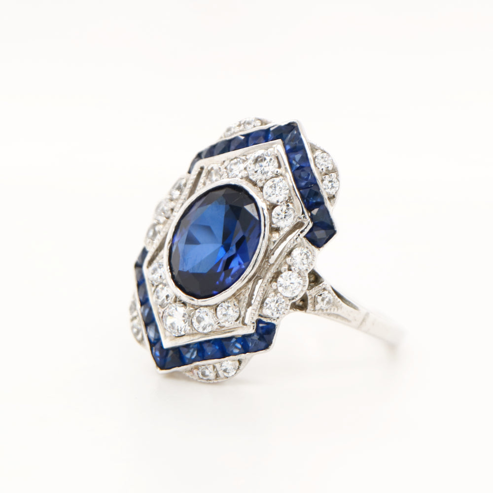 Vintage shield ring in white gold with sapphire and diamonds