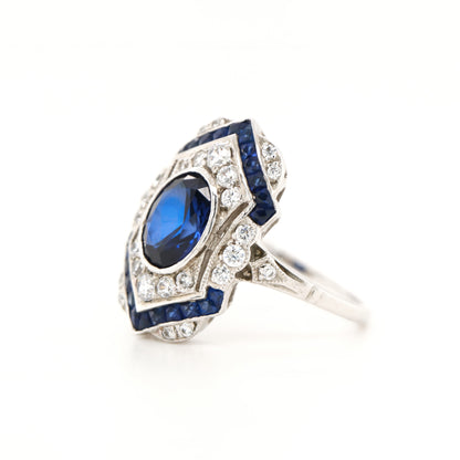 Vintage shield ring in white gold with sapphire and diamonds