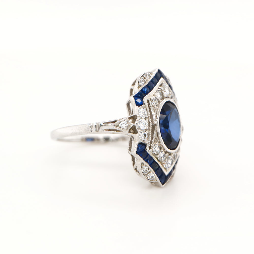 Vintage shield ring in white gold with sapphire and diamonds