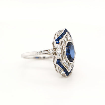Vintage shield ring in white gold with sapphire and diamonds