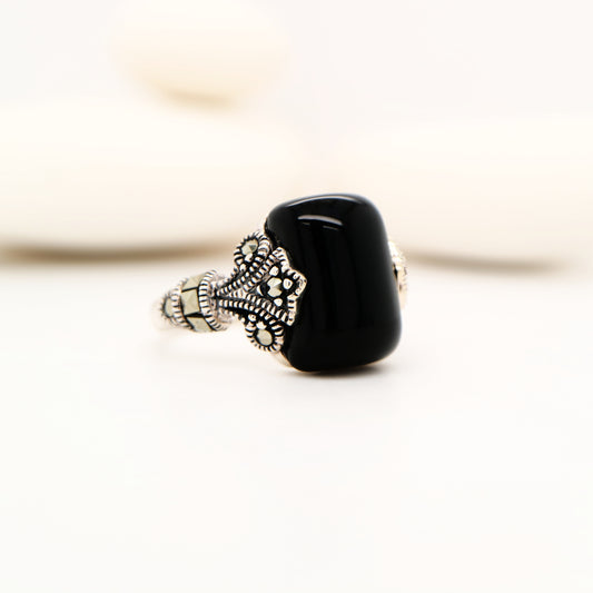 Art deco ring in black onyx, marcasite and sterling silver