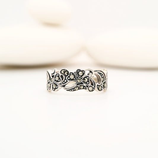 Clover patterned marcasite ring in sterling silver